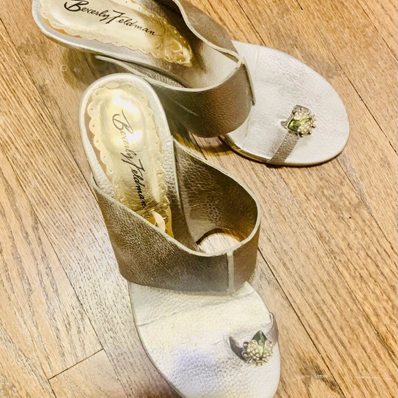 Beverly Feldman Open-Toe, High-Heel, Mules in GOLD with Ladybug Toe decor, Size9 - Picture 5 of 6